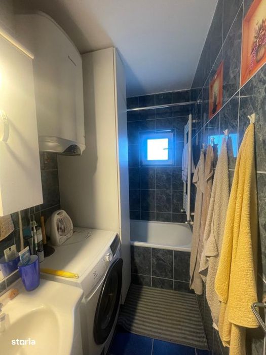 Apartament 4 camere, 89.88 mp, trilateral, 2 bai, zona Craiovita Prome