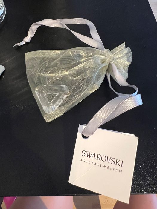 Килие Swarovski чисто ново