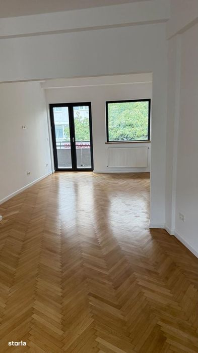 Proprietar vând apartament 2 camere (posibil 3) zona Piața Amzei