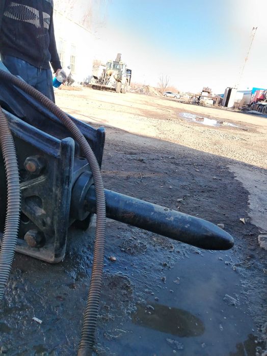 Продам гидромолот б/у (пика новая)