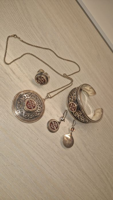 Продам серебряный набор