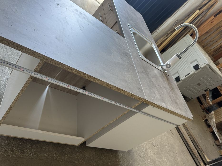 Mobilier de bucătărie complet – cu chiuvetă și baterie cu încălzire instant