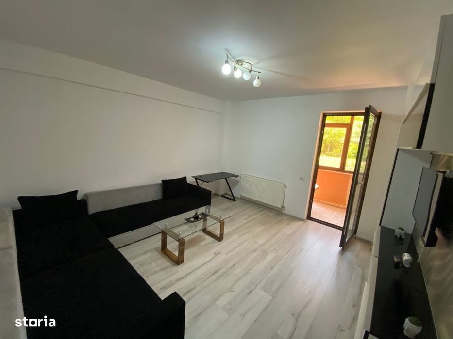 Garsonieră gata de utilizare cu balcon și mobilier