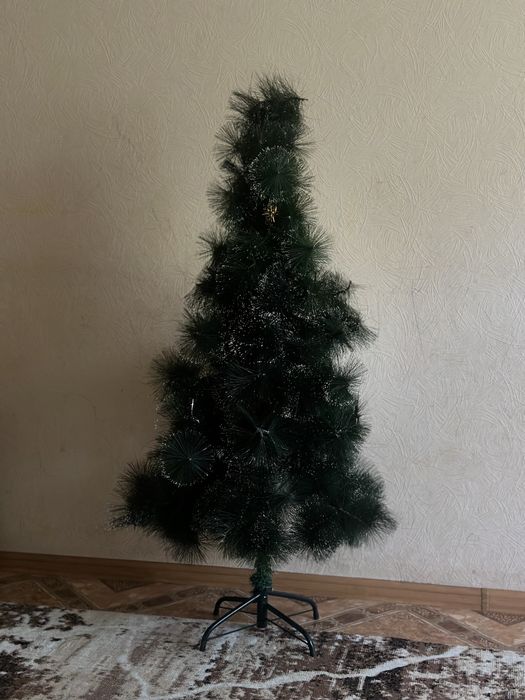 Елка искуственна