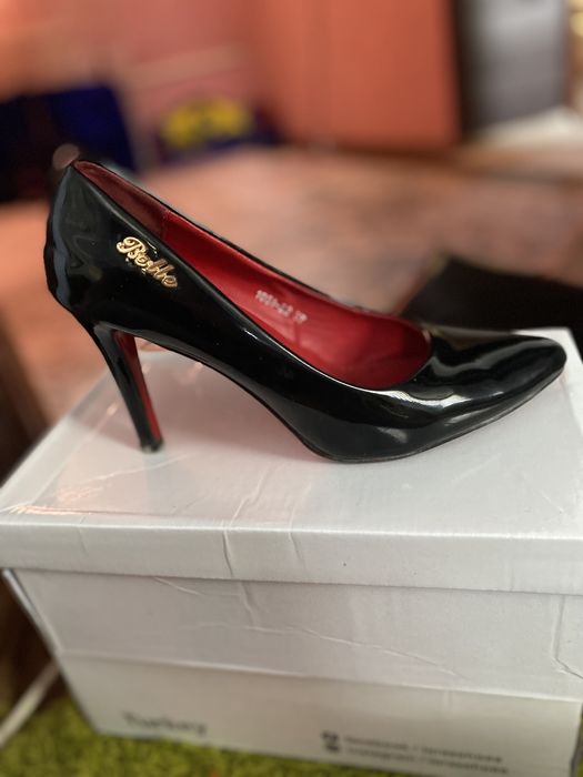 Туфли все по 5000 тг