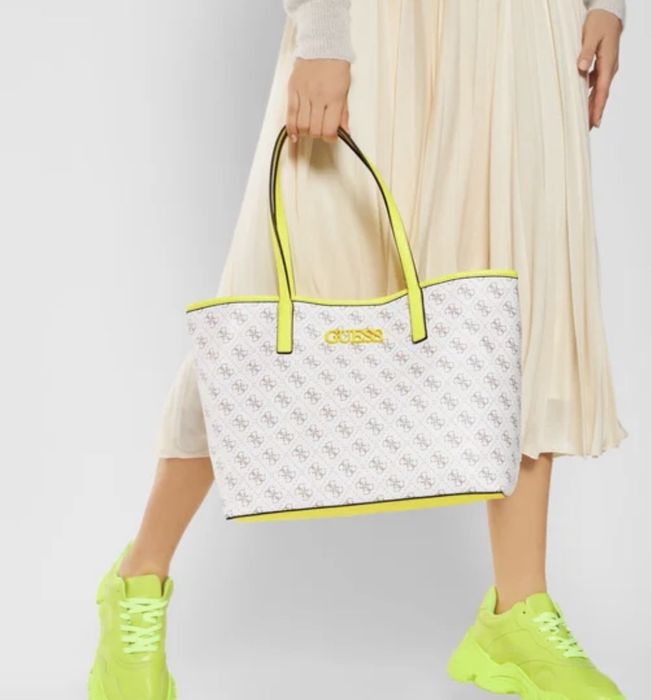 Дамска чанта Guess