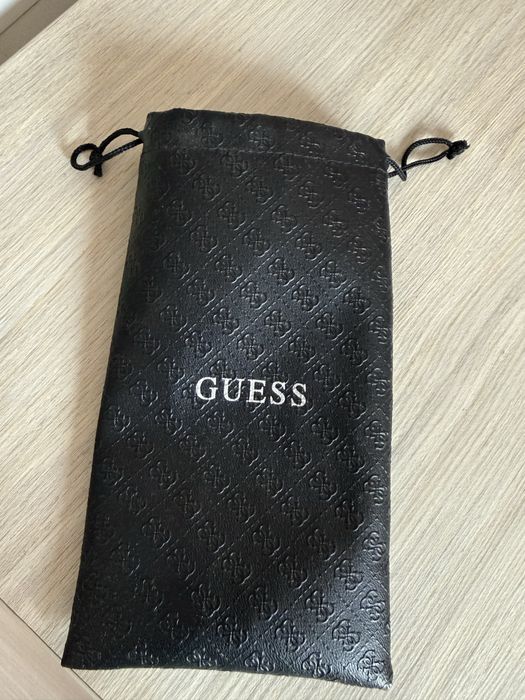 Очки солнезащитгые Guess