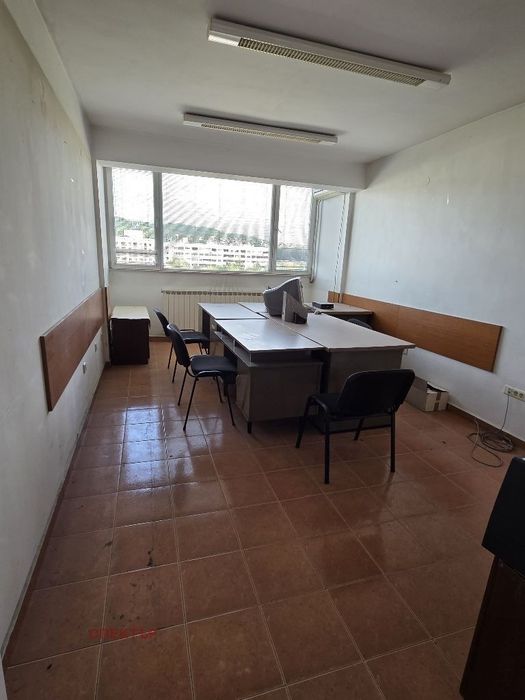 Продава се Офис-етаж 215 м2 109900 евро
