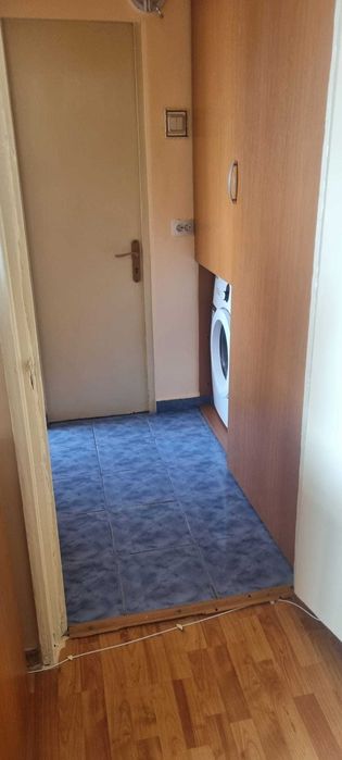 Apartament 2 camere semidecomandat etaj 4din 4