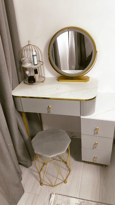 Продам туалетный  столик за 50000