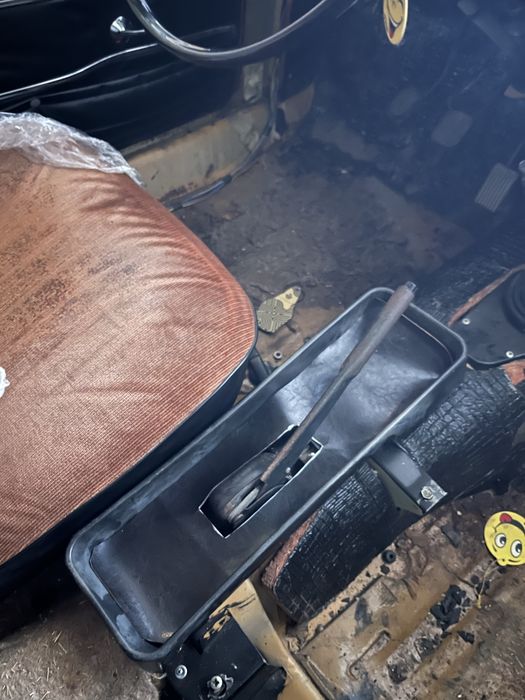 Поставка между седалки за Лада