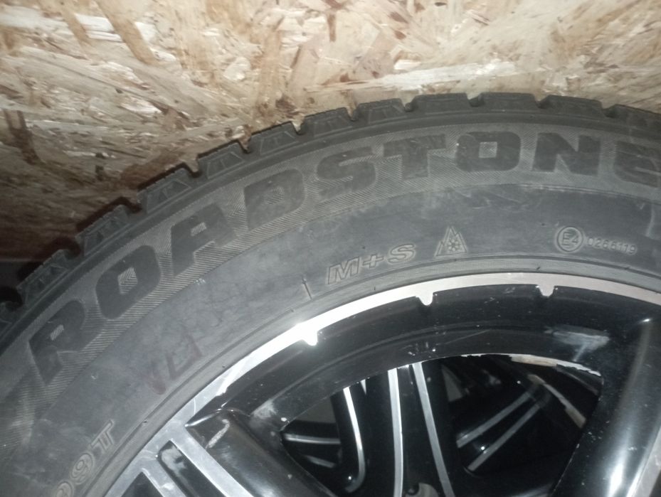 Зимние шипованые шины Roadstone