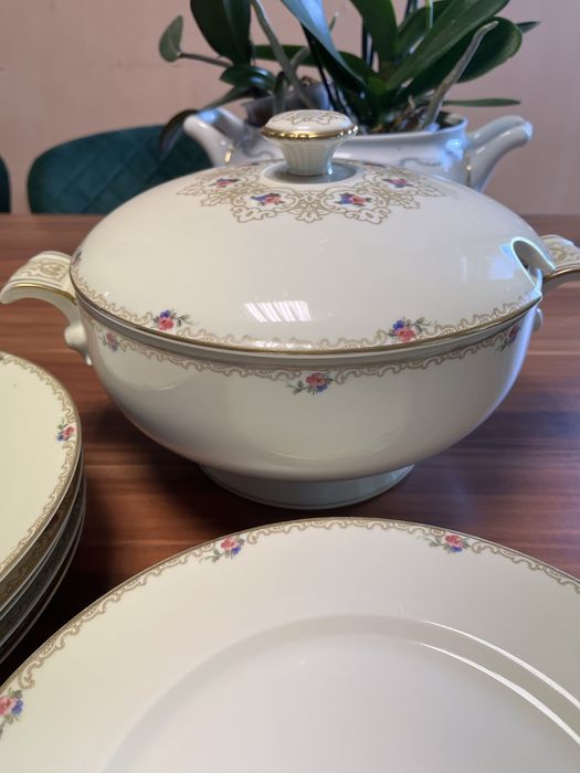 Винтидж порцеланов сервиз за хранене