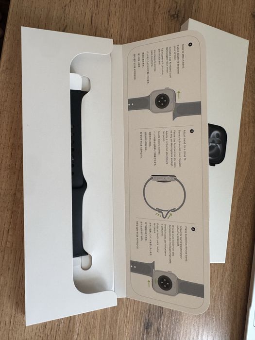 Apple Watch 11 42mm Jet Black S/M