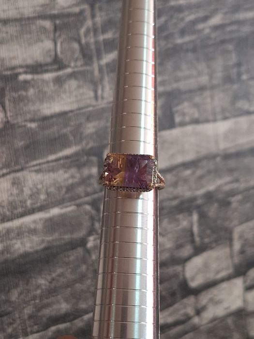 Superb inel vechi din aur de 10k cu ametrin natural si diamante.