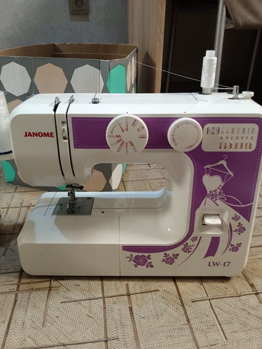 Продам швейную машинку