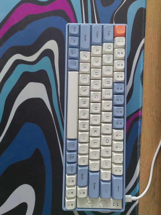 Продаю клавиатуру Б/У