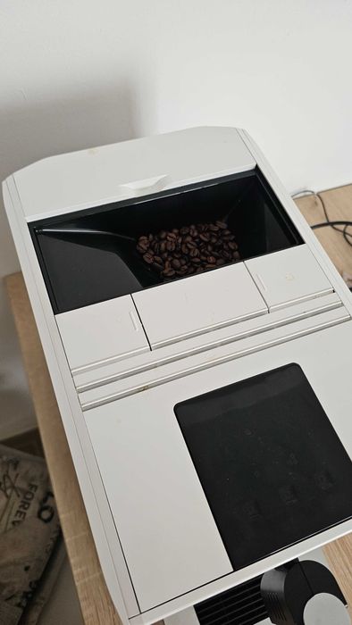 Espressor automat Jura A1 White – ca nou, folosit de max. 10 ori