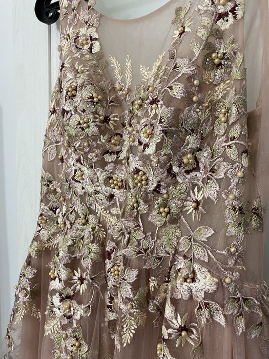 Продам платье в дымчато розовом цвете