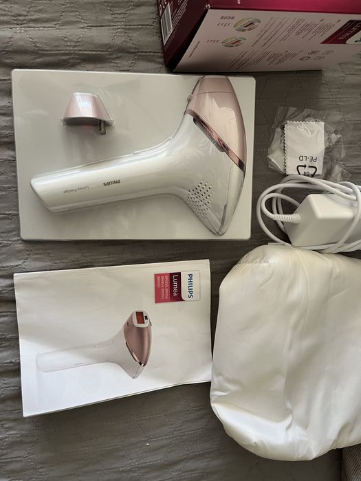 Фотоепилатор Philips Lumea Prestige Bri950