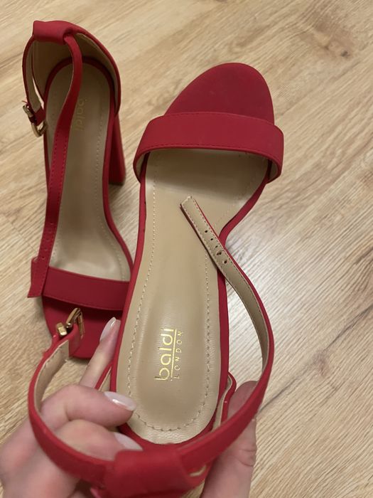 Шикарные босоножки