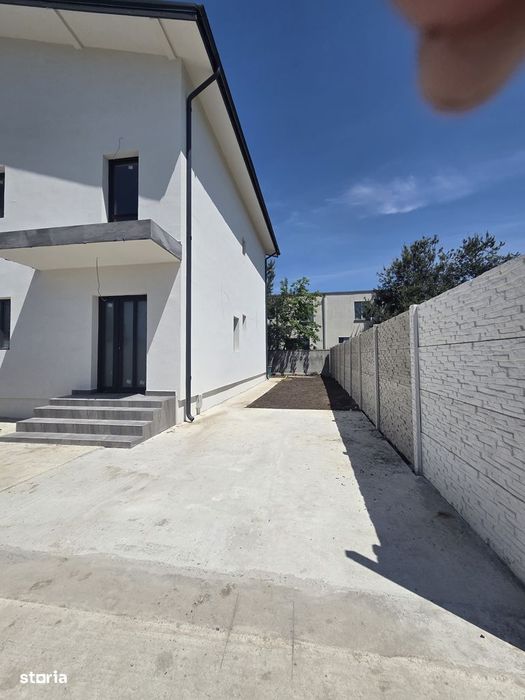 Vila duplex 5 camere-Teren 250 mp-Bragadiru Plevnei