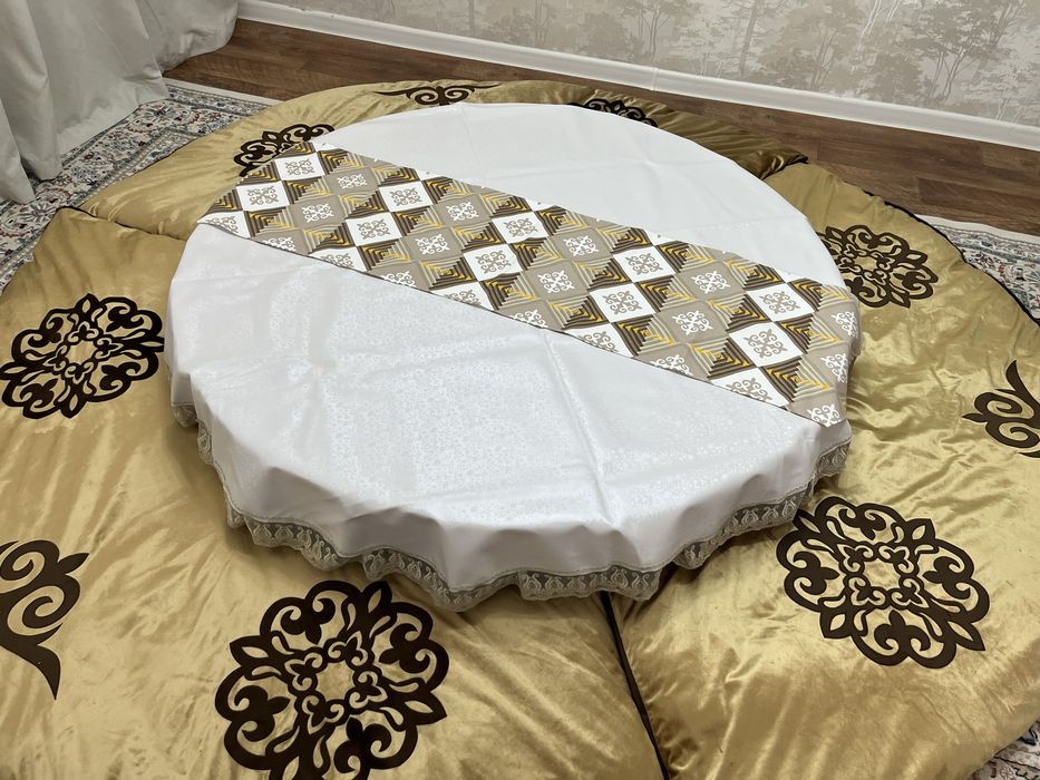 Продам комплект жер стол, корпе, дастархан+2 раннера