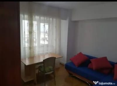 Închiriez apartament