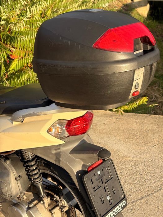 Scuter Peugeot Tweet 125 cc se conduce cu B  recent adus !