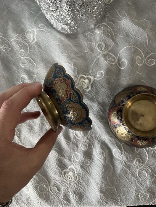 Емайлирани месингови фруктиери с пауни