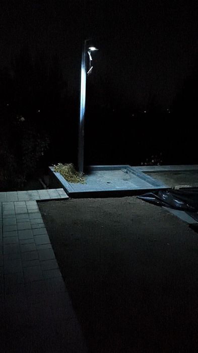 Светодиодный прожектор на солнечной батарее .