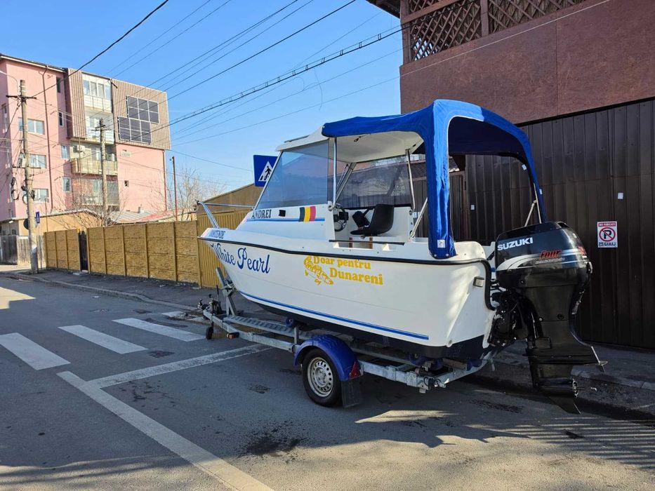 Barca cabinata Beneteau Antares 550 cu motor si peridoc