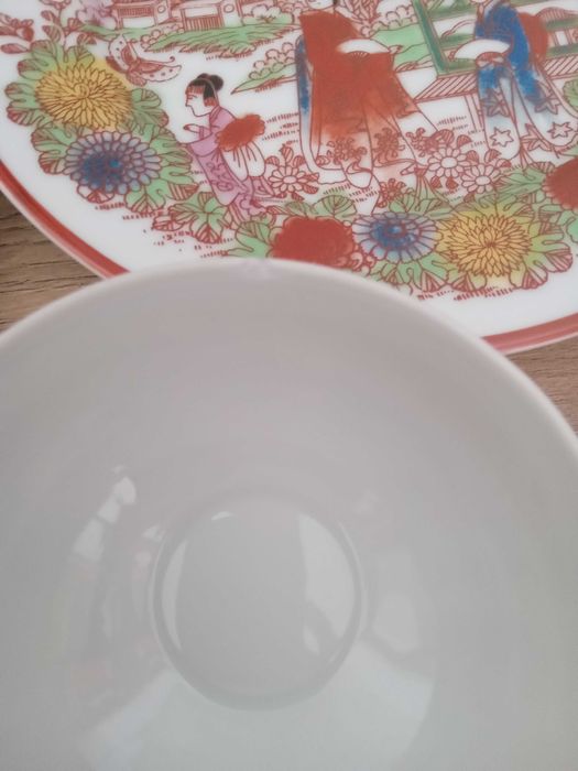 Порцеланов сервиз 21 части,фин костен порцелан.