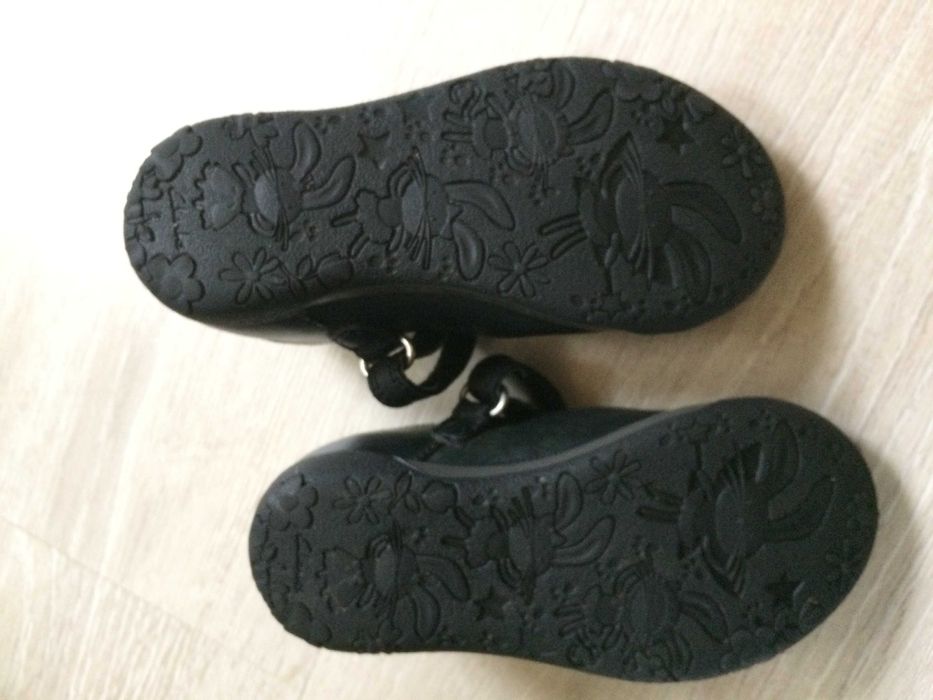 Сладурски черни мадамски обувки Clarks.