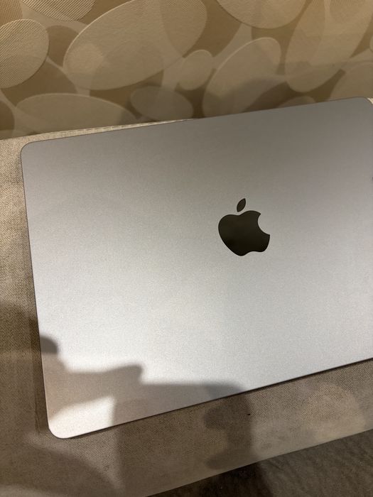 Macbook Air M2 - 16GB RAM, 256GB SSD