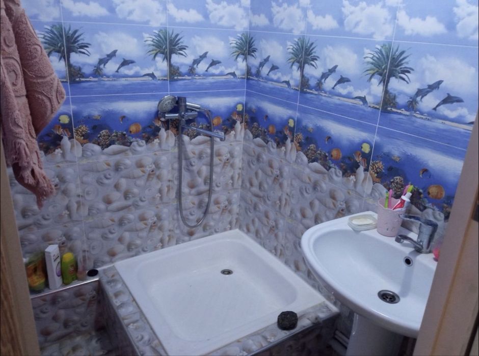 Продается квартира 3 комнатная 8 мкр 1 этаж