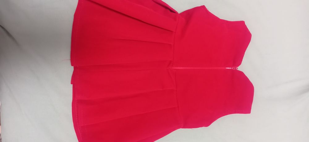 Qizlar sarafani sotaman