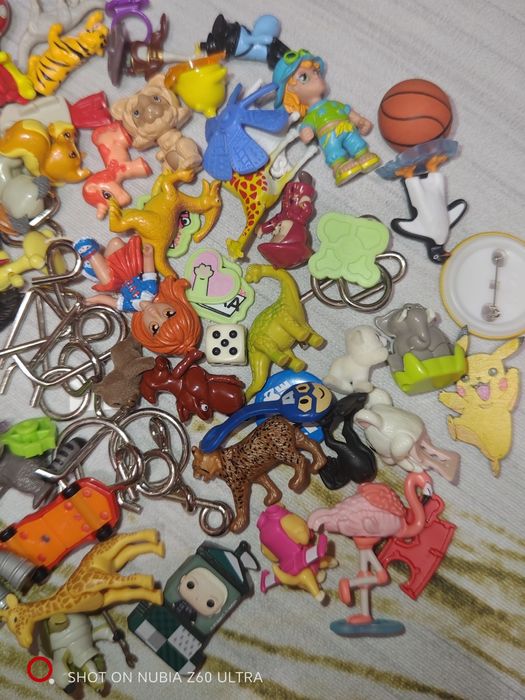 Игрушки Киндер сюрприз и Той бокс