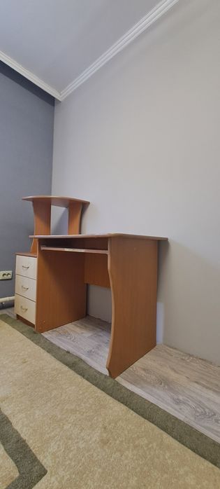 Письменый стол для учёбы