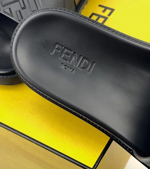 Мъжки чехли на Fendi Roma