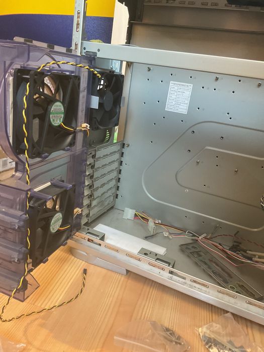 Carcasa PC Gaming Tower cu ecran lcd, nou