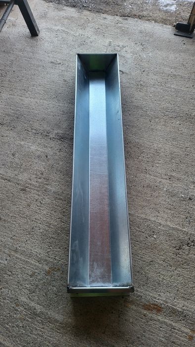 Hranitoare porci, Valau, Adapatoare animale Iesle fan Iesle baloti. Hranitoare pentru porci, iesle oi, echipamente zootehnie