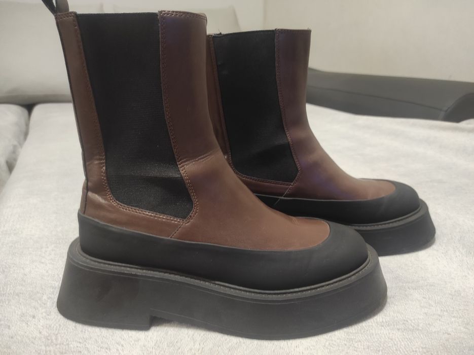 Дамски боти на MNG