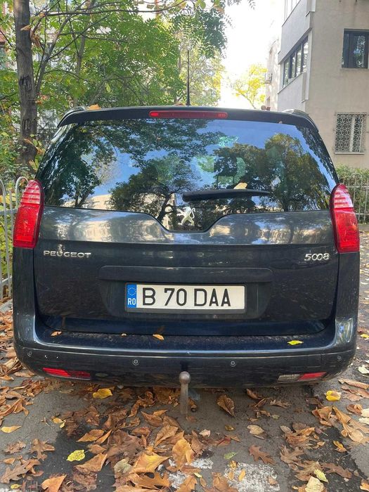 Peugeot 5008 2012 benzină, 5.800 € — imagine 3