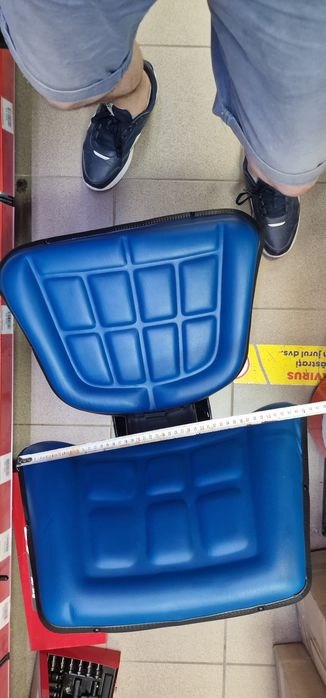 scaun tractor universal calitativ cu suspensie foarte calitativ si solid robust pret 695 lei se poate trimite prin curier rapid în toată tara
