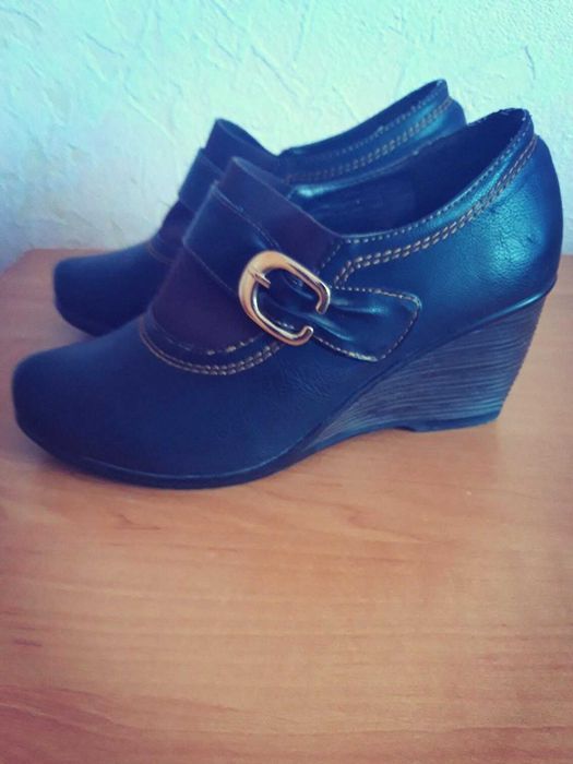 Продам женские туфли