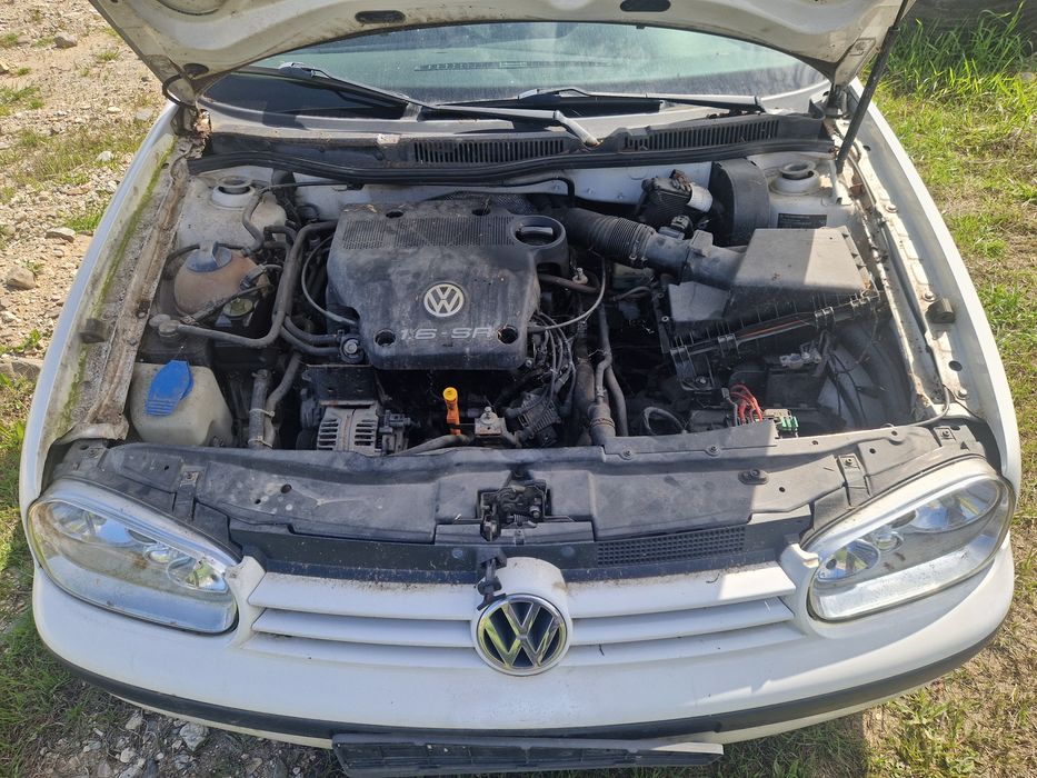 Golf 4 1.6 SR (НА ЧАСТИ)