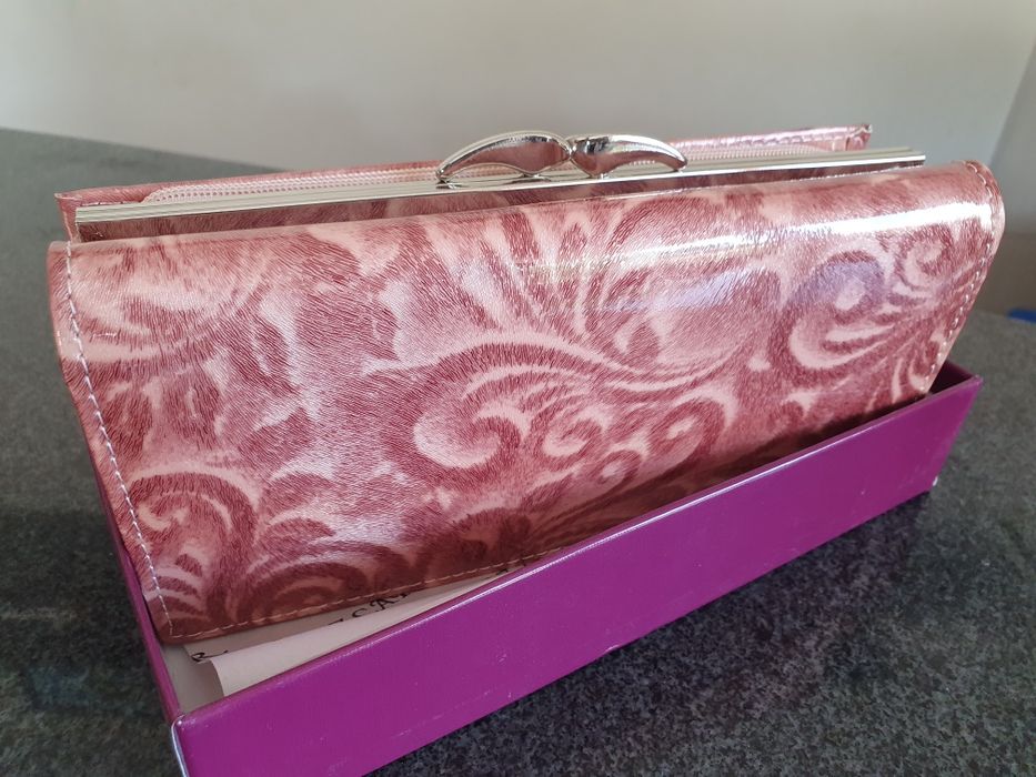 Дамски портфейл от естествена кожа