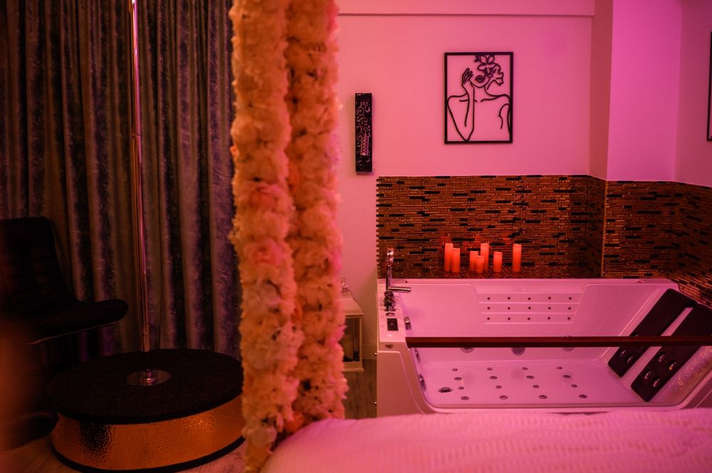 Jacuzzi Apartament YES SIR IASI