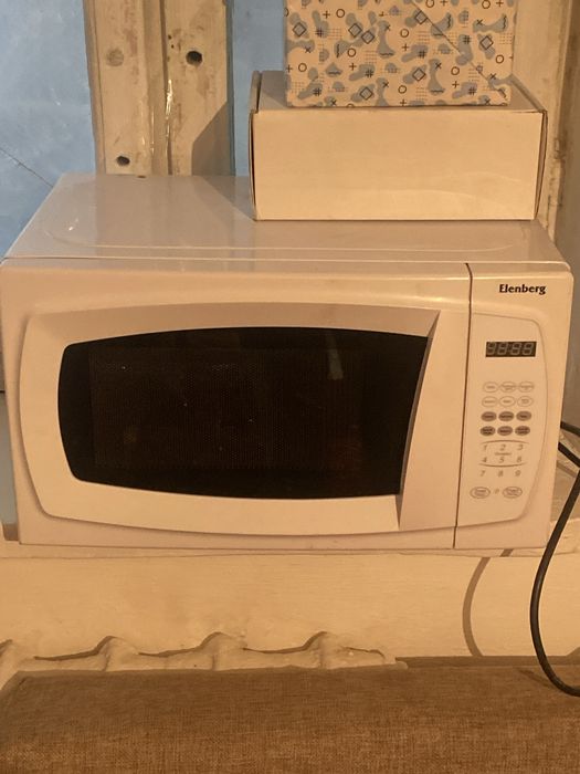 Микроволновка греет